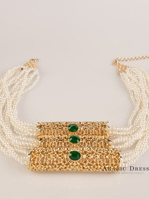 Amira pearl  green  necklace