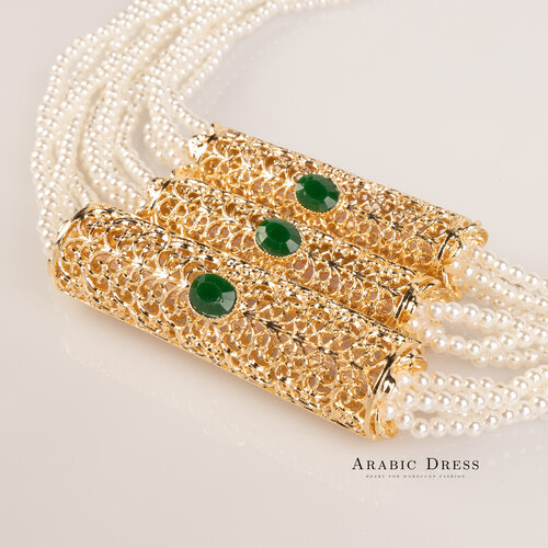 Amira pearl  green  necklace