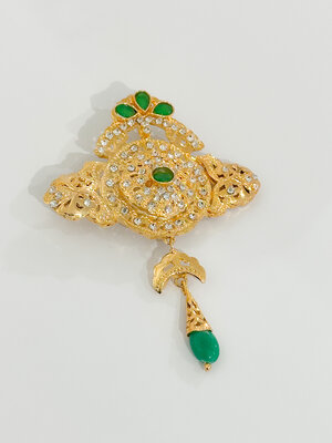 Broche green