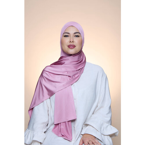 Hijab Premium Satin  Mae Amaranth pink