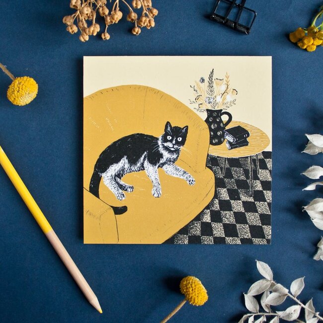 Katja Rub - Kat op Gele Zetel, Ansichtkaart 14,8 x 14,8 cm