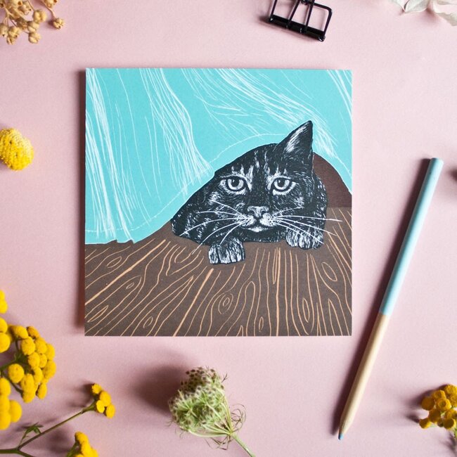 Katja Rub - Kat en Gordijn, Ansichtkaart 14,8 x 14,8 cm