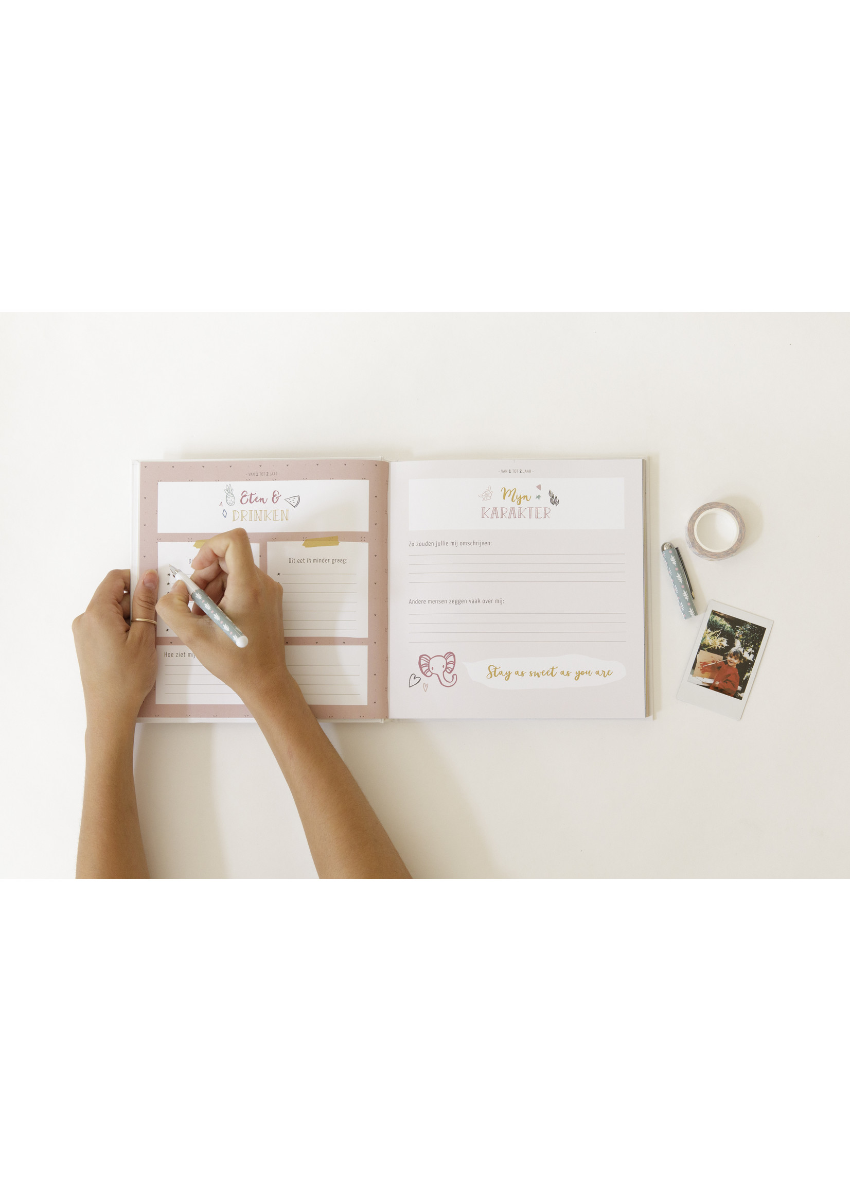 Maan Amsterdam Mijn opgroeiboek (1 tot 4 jaar) - roze - Universe collectie