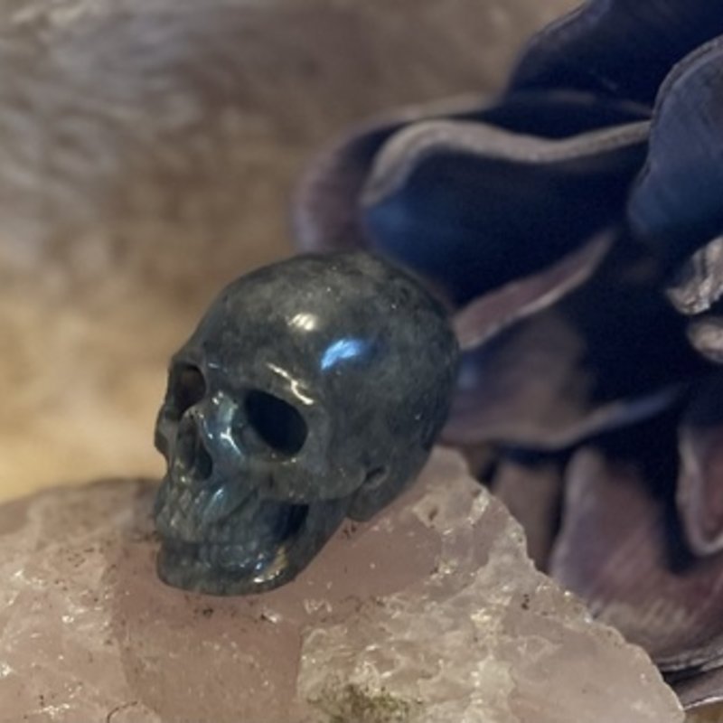 Blue Ray - Labradorite Skull