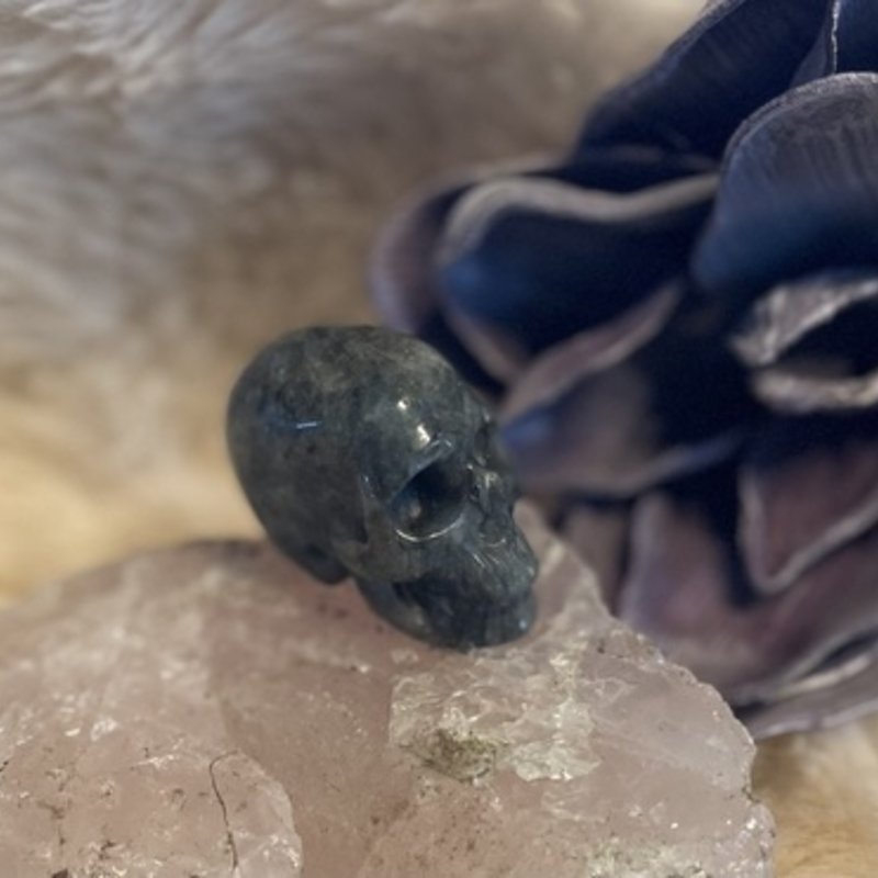 Blue Ray - Labradorite Skull
