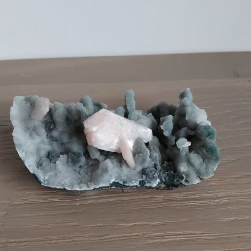 Apofylite with chalcedoon