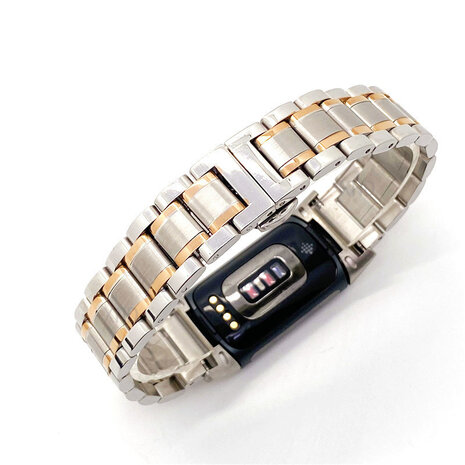 Strap-it Siliconen bandje zwart (S/M) & zilver / rosegoud stalen bandje geschikt voor Fitbit Charge 5 bandje - Sport bandje - Met gesp - Metalen bandje - Bandje staal - Schakels - Metalen schakel band