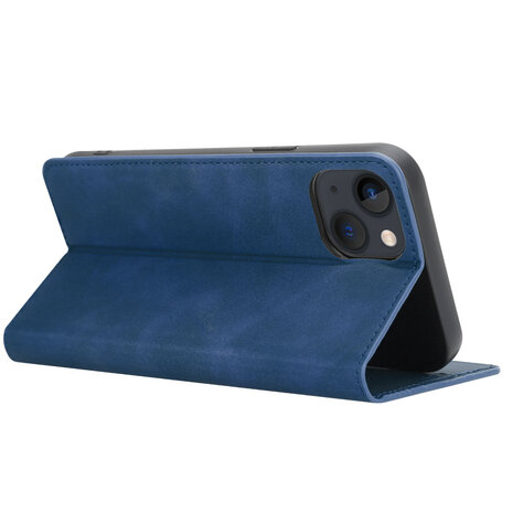 Coverzs Coverzs geschikt voor iPhone 14 Plus Luxe bookcase (blauw) + ShieldCase screenprotector - beschermglas iPhone bescherming - iPhone case bescherm hoesje + Screenprotector