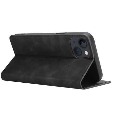Coverzs Coverzs geschikt voor iPhone 14 Plus Luxe bookcase (zwart) + ShieldCase screenprotector - beschermglas iPhone bescherming - iPhone case bescherm hoesje + Screenprotector