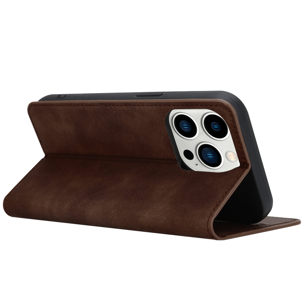 Coverzs Coverzs geschikt voor iPhone 14 Pro Luxe bookcase (donkerbruin) + ShieldCase screenprotector - beschermglas iPhone bescherming - iPhone case bescherm hoesje + Screenprotector