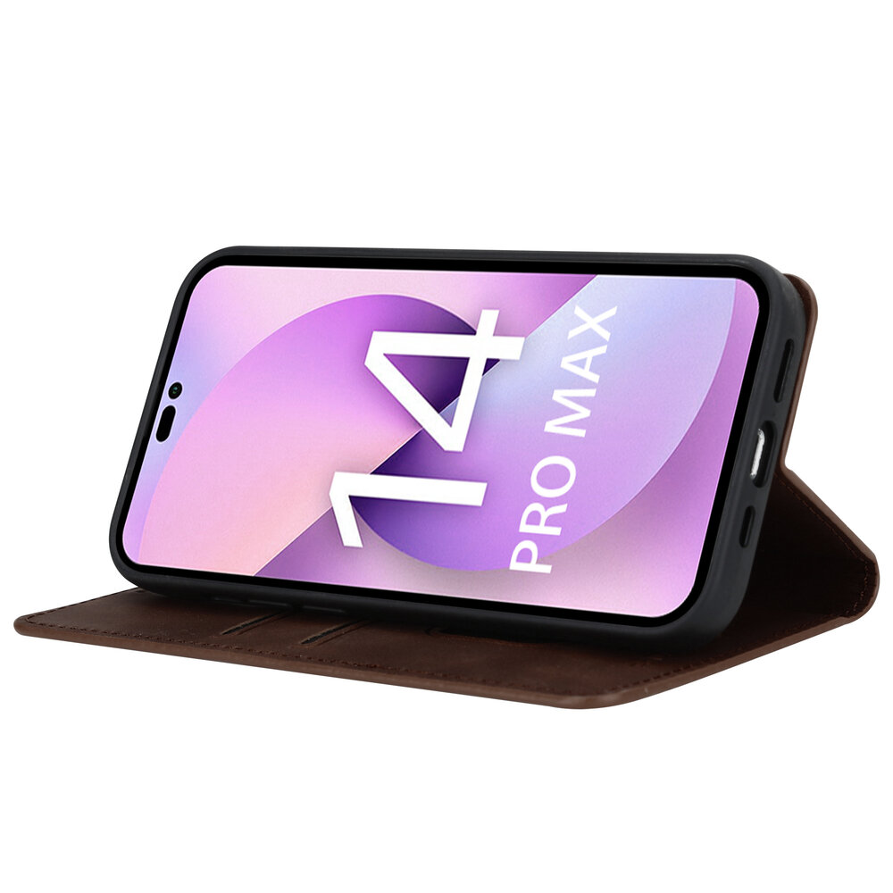 Coverzs Coverzs geschikt voor iPhone 14 Pro Max Luxe bookcase (donkerbruin) + ShieldCase screenprotector - beschermglas iPhone bescherming - iPhone case bescherm hoesje + Screenprotector