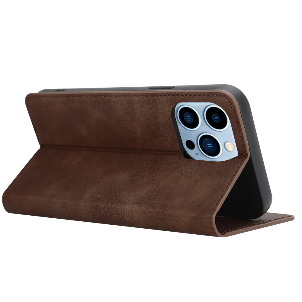 Coverzs Coverzs geschikt voor iPhone 14 Pro Max Luxe bookcase (donkerbruin) + ShieldCase screenprotector - beschermglas iPhone bescherming - iPhone case bescherm hoesje + Screenprotector