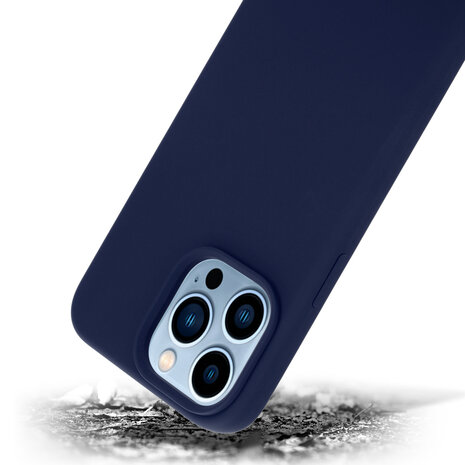 Coverzs Coverzs Luxe Liquid Silicone case geschikt voor iPhone 14 Pro Max (royaal blauw) + ShieldCase screenprotector - beschermglas iPhone bescherming - iPhone case bescherm hoesje + Screenprotector