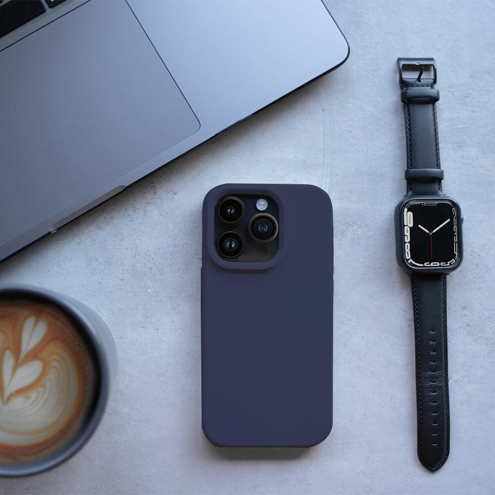 Coverzs Coverzs Solid silicone case geschikt voor iPhone 14 (donkerblauw) + ShieldCase screenprotector - beschermglas iPhone bescherming - iPhone case bescherm hoesje + Screenprotector