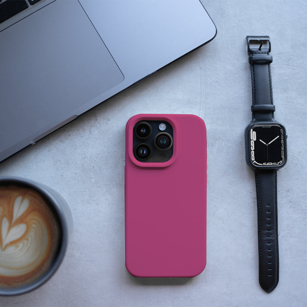 Coverzs Coverzs Solid silicone case geschikt voor iPhone 14 (rosé) + ShieldCase screenprotector - beschermglas iPhone bescherming - iPhone case bescherm hoesje + Screenprotector