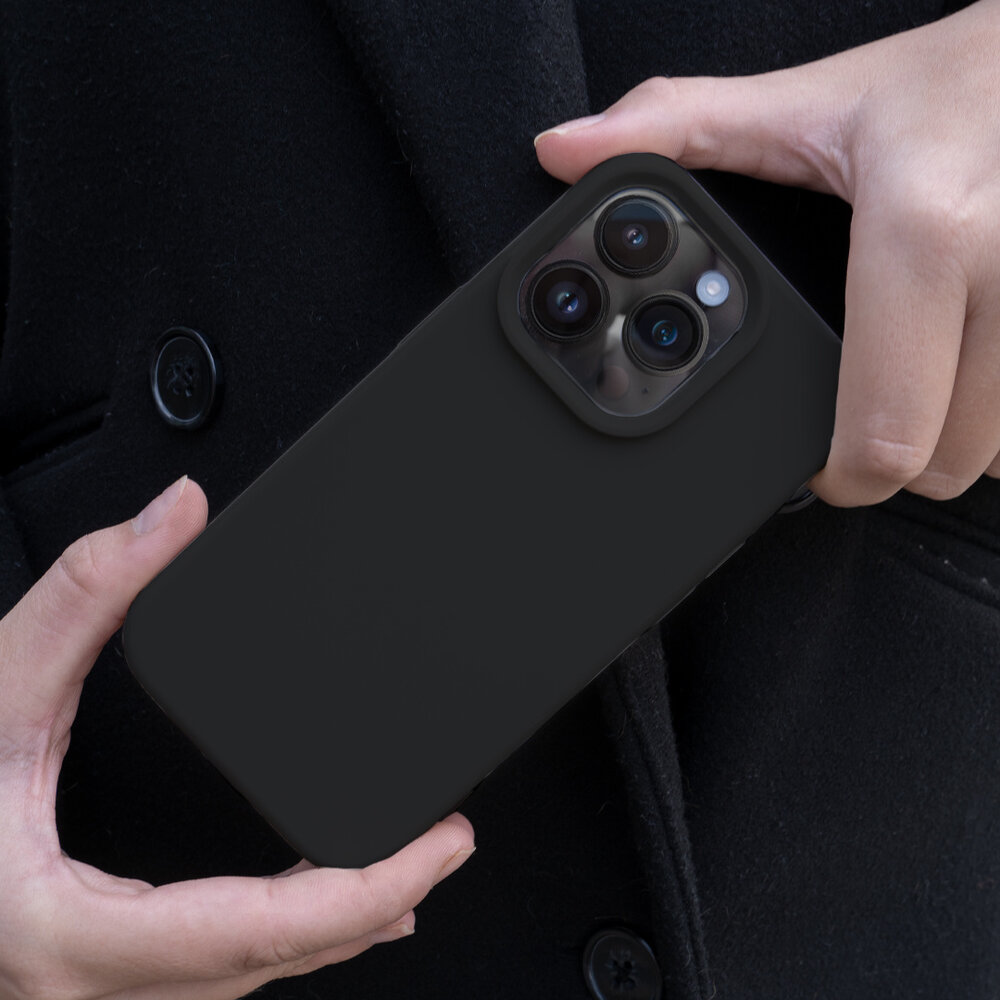 Coverzs Coverzs Solid silicone case geschikt voor iPhone 14 Plus (zwart) + ShieldCase screenprotector - beschermglas iPhone bescherming - iPhone case bescherm hoesje + Screenprotector