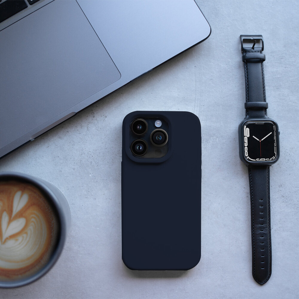 Coverzs Coverzs Solid silicone case geschikt voor iPhone 14 Pro Max (blauw) + ShieldCase screenprotector - beschermglas iPhone bescherming - iPhone case bescherm hoesje + Screenprotector