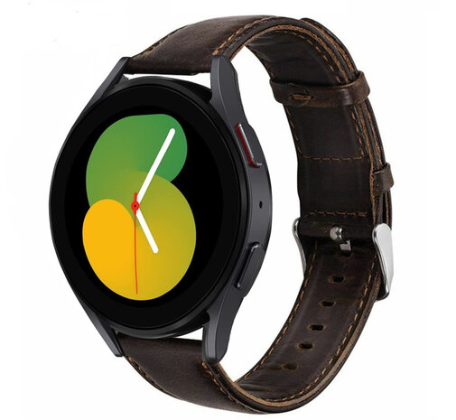 Strap-it Strap-it Bandje geschikt voor Samsung Galaxy Watch 5 (40mm / 44mm / Pro) bandje leren bandje (donkerbruin) - Incl. Oplader geschikt voor Samsung Galaxy Watch 5 40 mm / 44 mm / Pro (oplaadkabel)