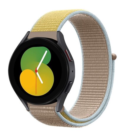 Strap-it Strap-it Bandje geschikt voor Samsung Galaxy Watch 5 (40mm / 44mm / Pro) bandje nylon band (camel) - Incl. Oplader geschikt voor Samsung Galaxy Watch 5 40 mm / 44 mm / Pro (oplaadkabel)