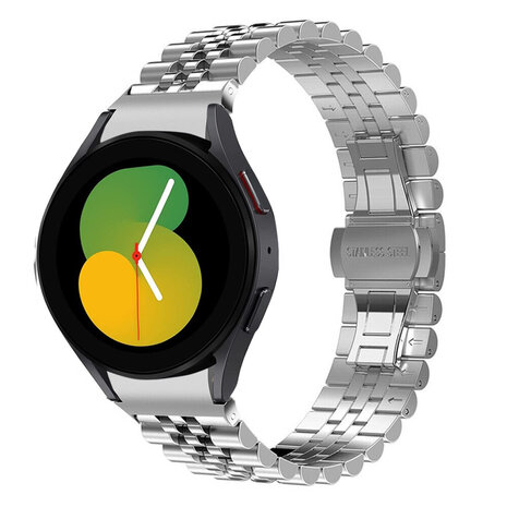 Strap-it Strap-it Bandje geschikt voor Samsung Galaxy Watch 5 (40mm / 44mm / Pro) bandje Jubilee stalen band (zilver) - Incl. Oplader geschikt voor Samsung Galaxy Watch 5 40 mm / 44 mm / Pro (oplaadkabel)