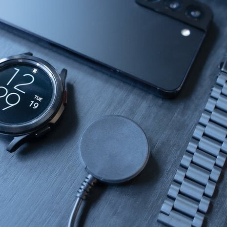 Strap-it Strap-it Bandje geschikt voor Samsung Galaxy Watch 5 (40mm / 44mm / Pro) siliconen bandje met patroon (roze) - Incl. Oplader geschikt voor Samsung Galaxy Watch 5 40 mm / 44 mm / Pro (oplaadkabel)