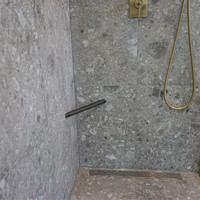 BWS Showerstick de Voetsteun Voor in de Douche Gunmetal