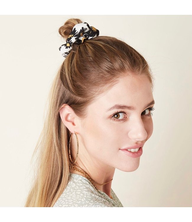Daisy Flower Scrunchie / White