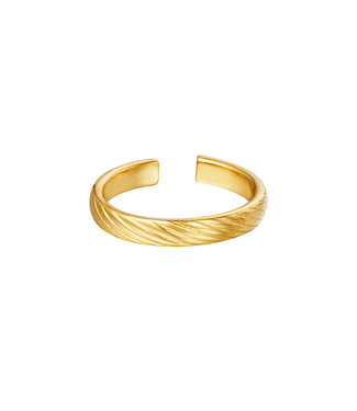 Gold Twisted Pattern Ring