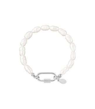 Pearl Ovale Closure Bracelet