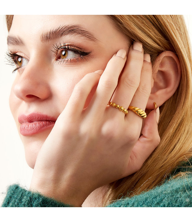 Structured Dots Ring