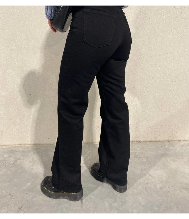 Straight Leg Jeans / Black