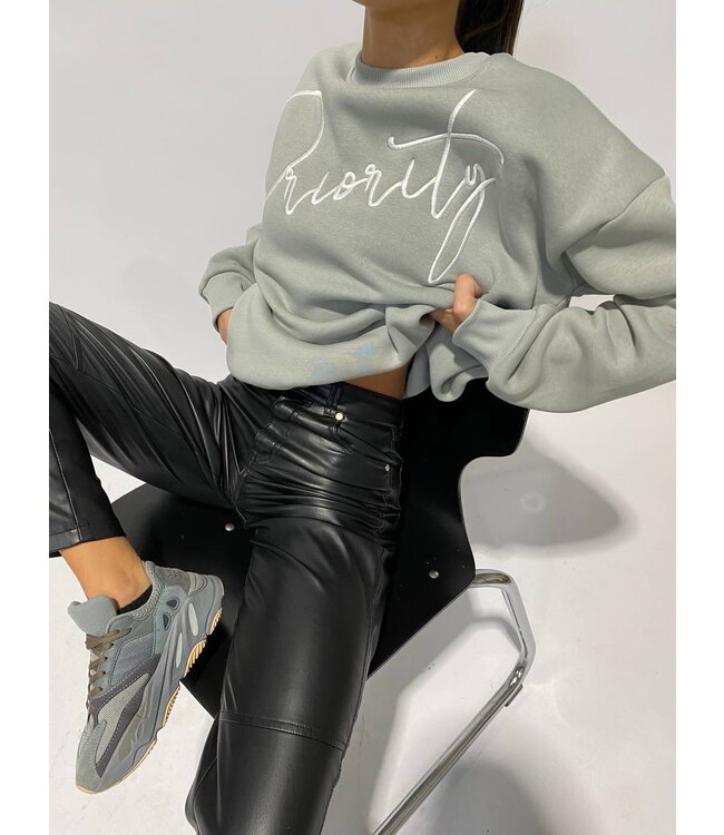 Priority Sweater / Grey