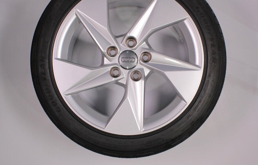 Audi Audi A3 8Y 17-Zoll-Felgen + Goodyear Original Sommerkompletträder