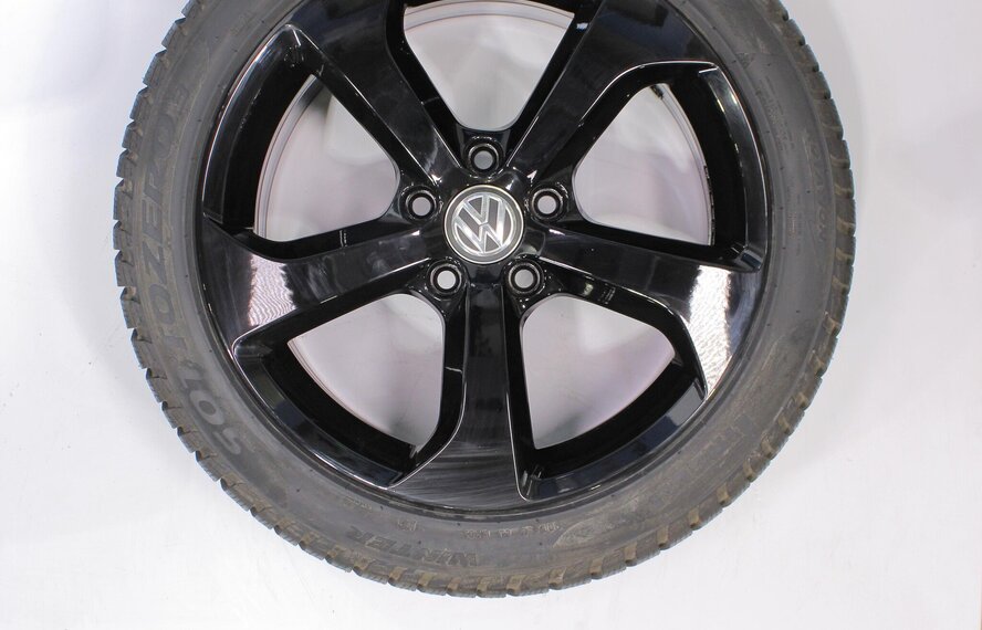 Volkswagen VW Golf 5 6 7 Sportsvan 17-Zoll Brooklyn-Felgen + Winterkompletträder Pirelli NEU Original