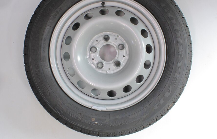 Mercedes Mercedes Klasse W447 16-Zoll Goodyear Winterkompletträder Original