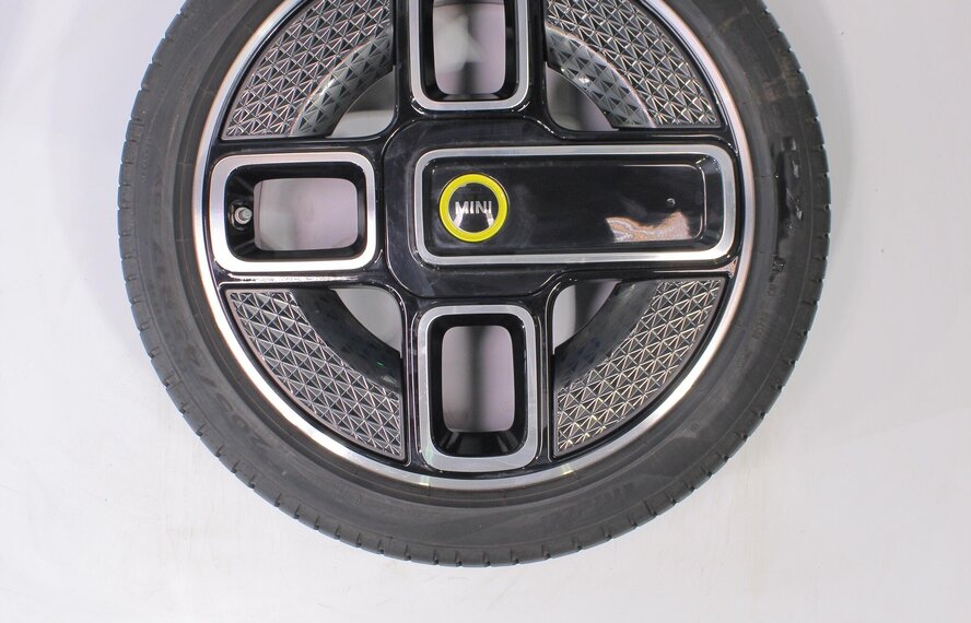 Mini Mini Cooper / S / One / Cabrio F55 F56 F57 737 17-Zoll Pirelli Sommerkompletträder Original