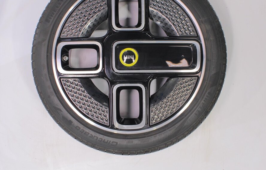 Mini Mini Cooper / S / One / Cabrio F55 F56 F57 737 17-Zoll Pirelli Sommerkompletträder Original