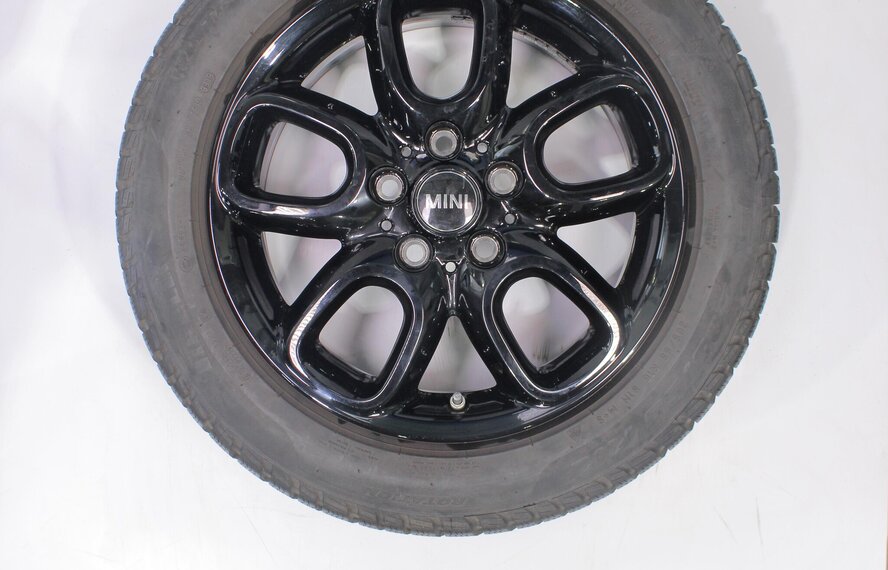 Mini Mini Clubman F54 494 16-Zoll Pirelli Runflat Winterkompletträder Original