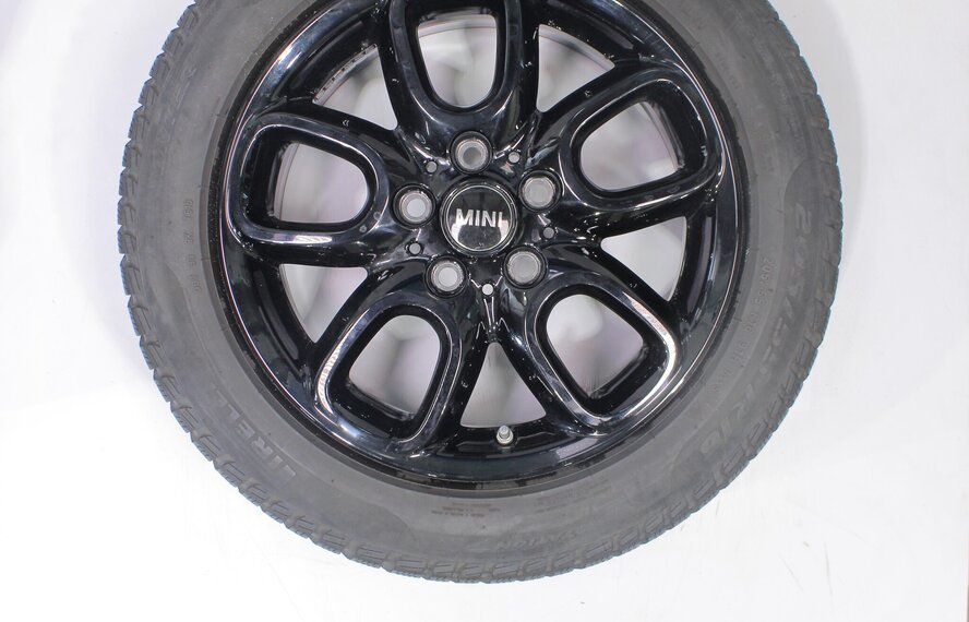 Mini Mini Clubman F54 494 16-Zoll Pirelli Runflat Winterkompletträder Original