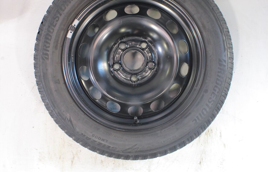 Volkswagen Volkswagen Golf 5 6 7 8 16-Zoll Bridgestone Winterkompletträder Original