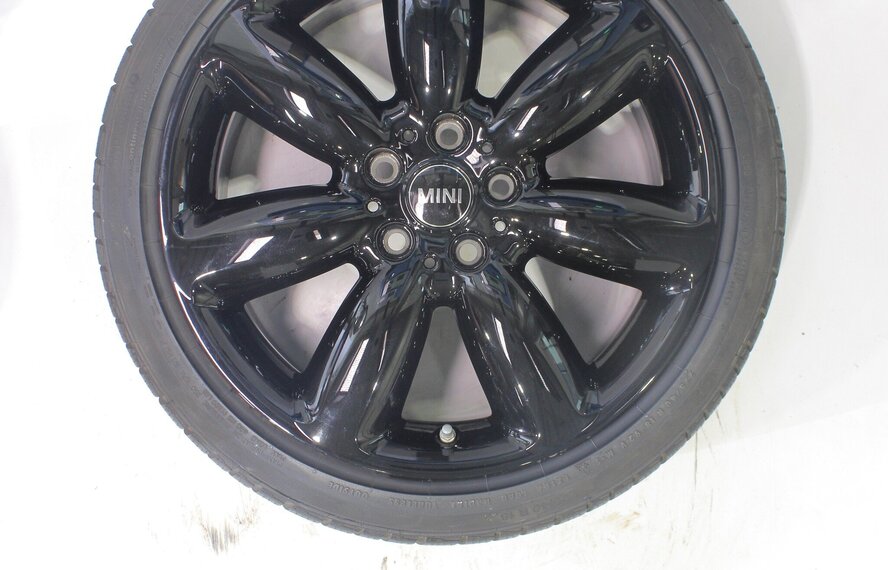 Mini Mini Clubman F54 521 18-Zoll-Felgen Continental Runflat Winterkompletträder Original