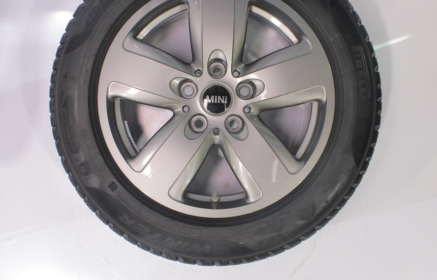 BMW BMW 1 2er F40 F44 2er Gran Coupe 517 16-Zoll Felgen Pirelli Winterkompletträder Original