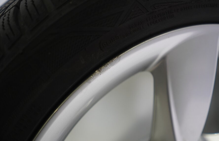 Audi Audi A6 4G C7 17-Zoll-Felgen Vredestein Winterkompletträder Original