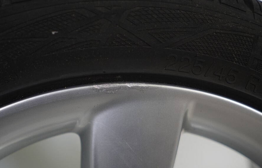 Audi Audi A6 4G C7 17-Zoll-Felgen Vredestein Winterkompletträder Original