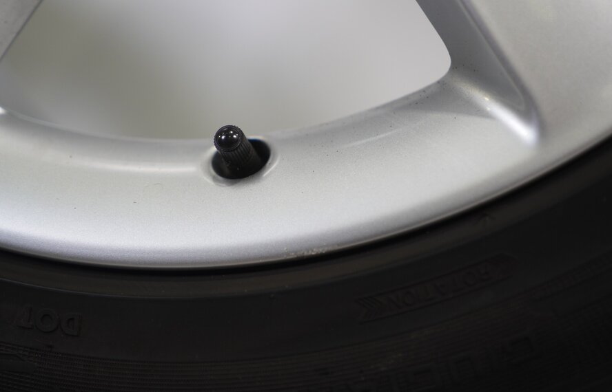 Audi Audi A6 4G C7 17-Zoll-Felgen Vredestein Winterkompletträder Original