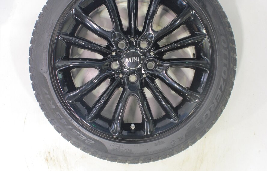 Mini Mini Clubman F54 519 17-Zoll-Felgen Pirelli Runflat Winterkompletträder Original