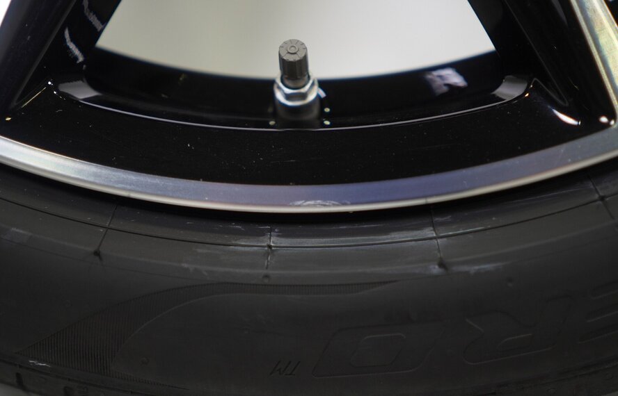 BMW BMW 4er i4 G26 861M 19-Zoll-Felgen Pirelli Runflat Sommerkompletträder Original