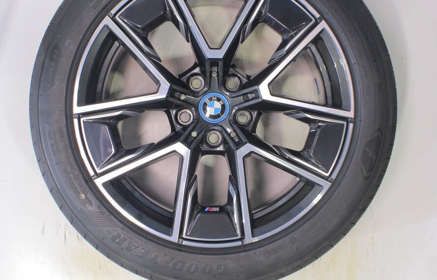 BMW BMW 4er i4 G26 858M 18-Zoll-Felgen Goodyear Sommerkompletträder Original