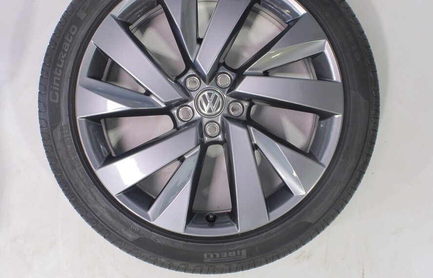 Volkswagen Volkswagen T-Cross 2GM Funchal 18-Zoll-Felgen Pirelli Sommerkompletträder Original