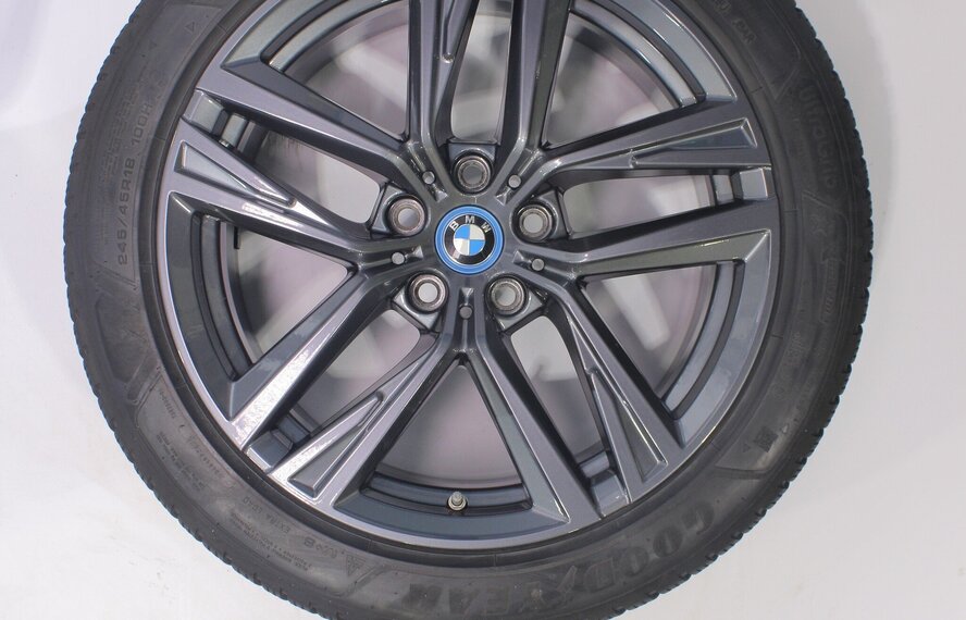 BMW BMW 4er i4 G26 853 18-Zoll-Felgen Goodyear Winterkompletträder Original